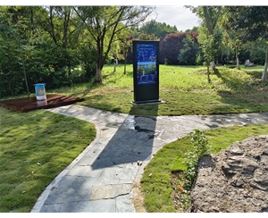 南艷湖公園采購65寸戶外信息發布一體機